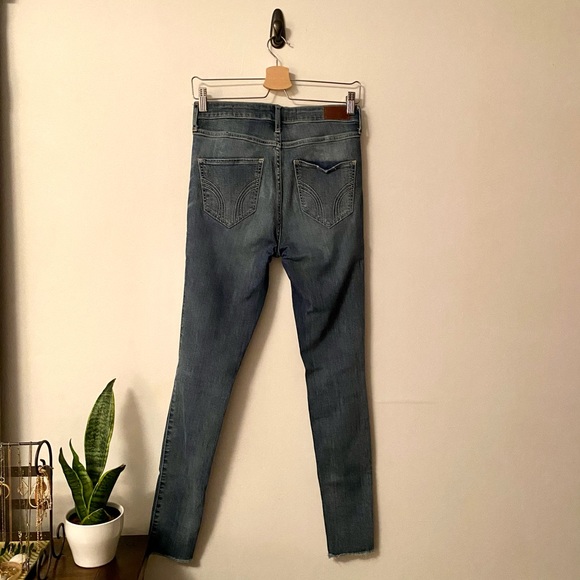 Ultra High Rise Super Skinny - Ripped Medium - Picture 6 of 8